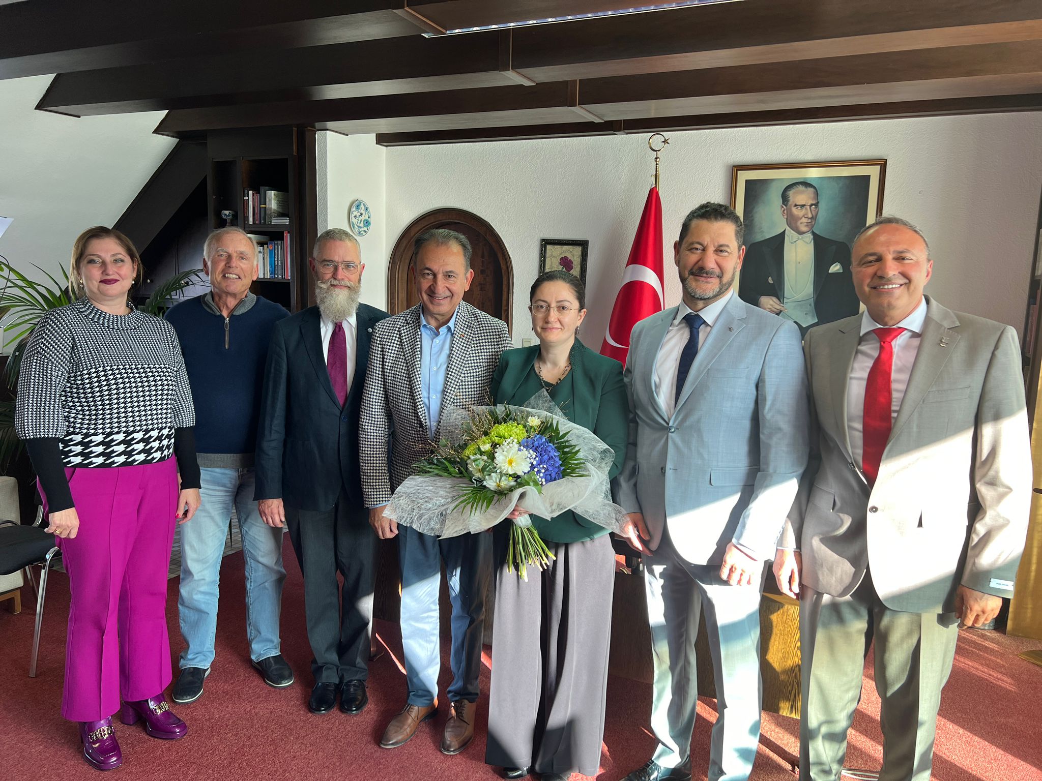 Die neue Generalkonsulin Fatma Taşan Cebeci begrüßt die Deutsch-Türkische Medizinergesellschaft mit herzlichem Empfang